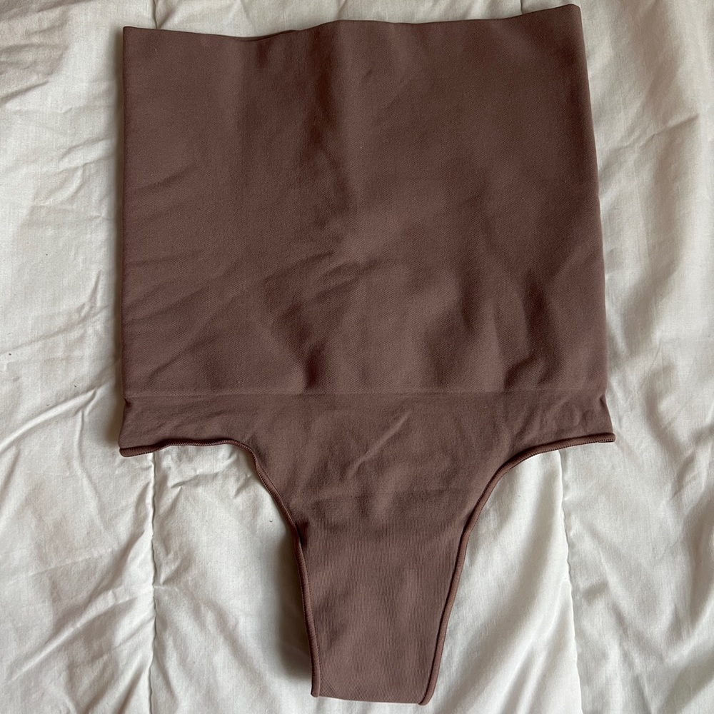 Skims SEAMLESS SCULPT MID WAIST THONG